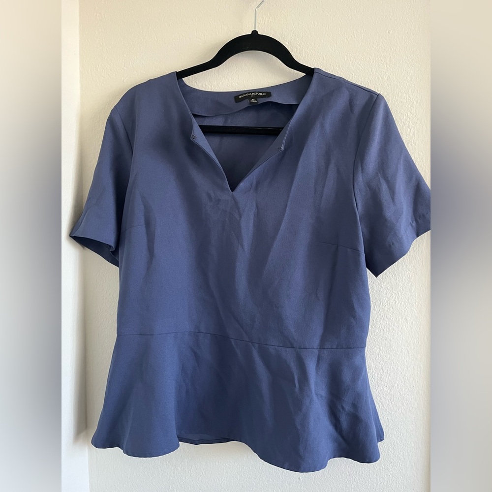 Banana Republic V-Neck Work Blouse – Size Medium